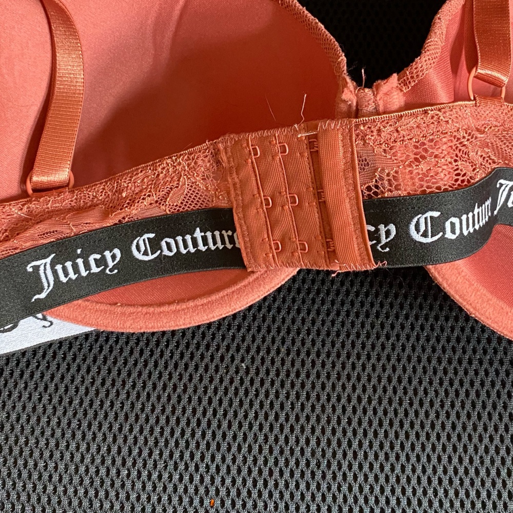 Bra 42D Juicy Couture Salmon Coral Pink Lace Comfortable Never Worn